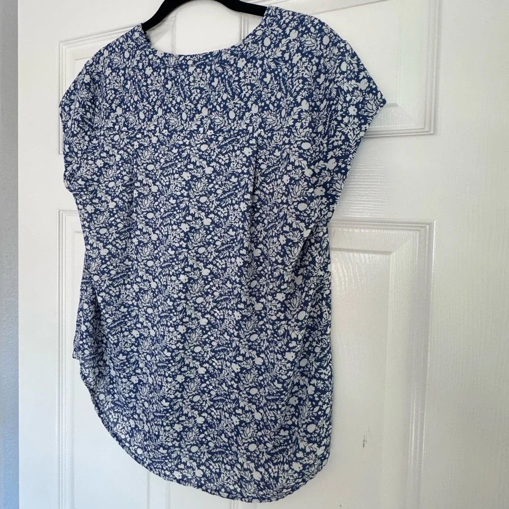 Patterned Blouse - Picture 3 of 10